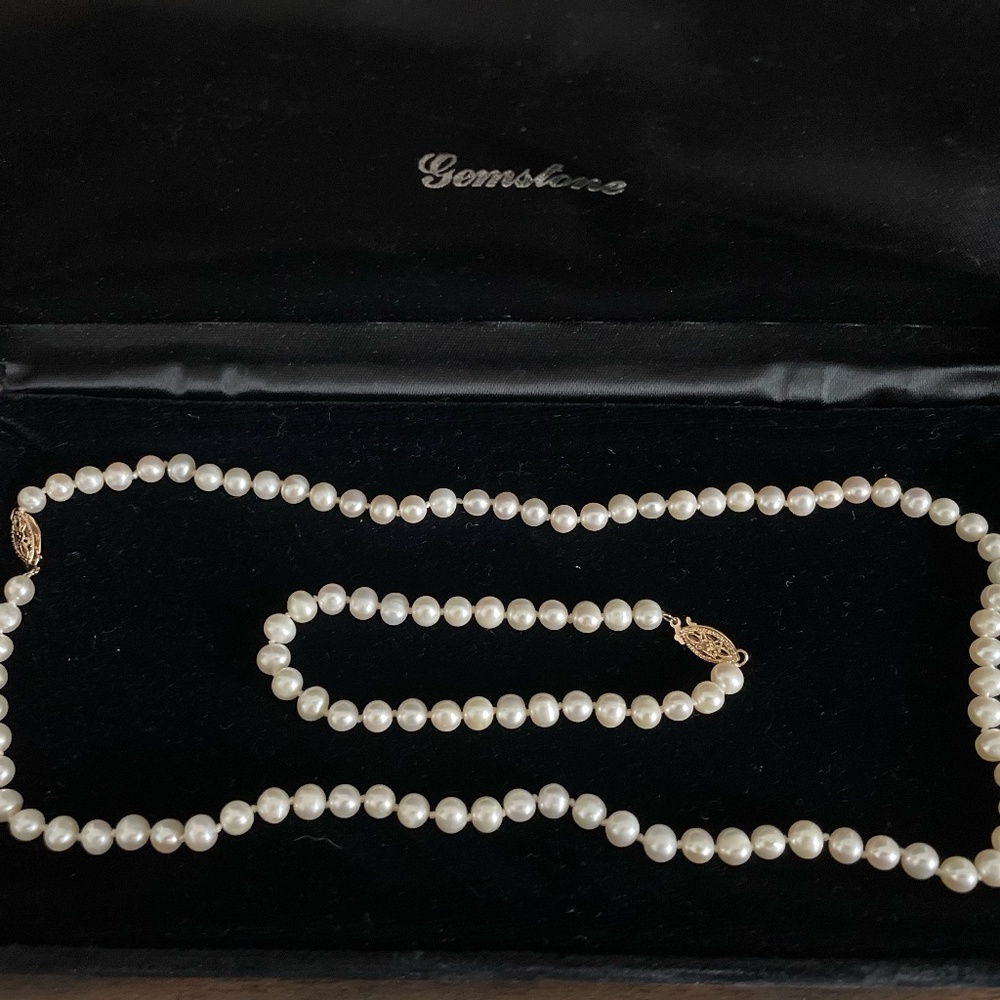 Pearl necklace and pearl bracelet set Vintage